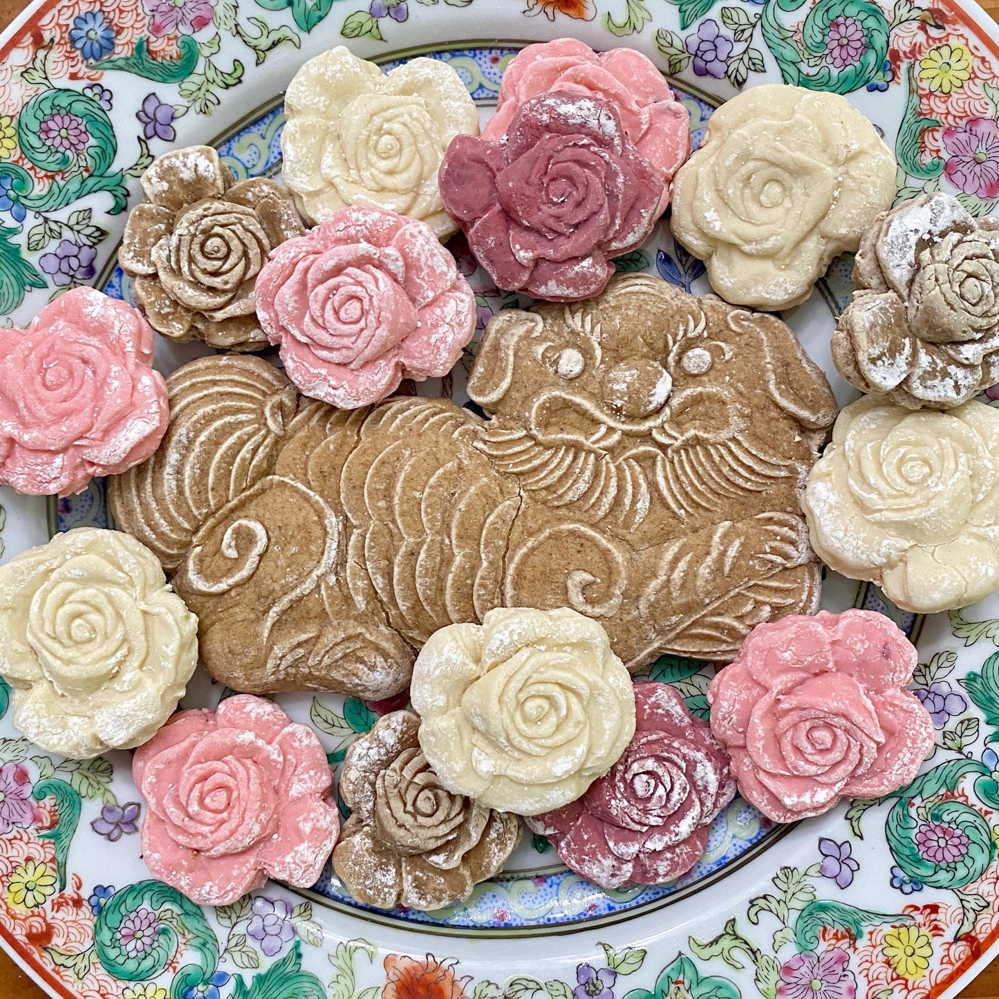5” Foo Dog Lion teacakes cake cookies with 13+ Roses Foodog Foolion