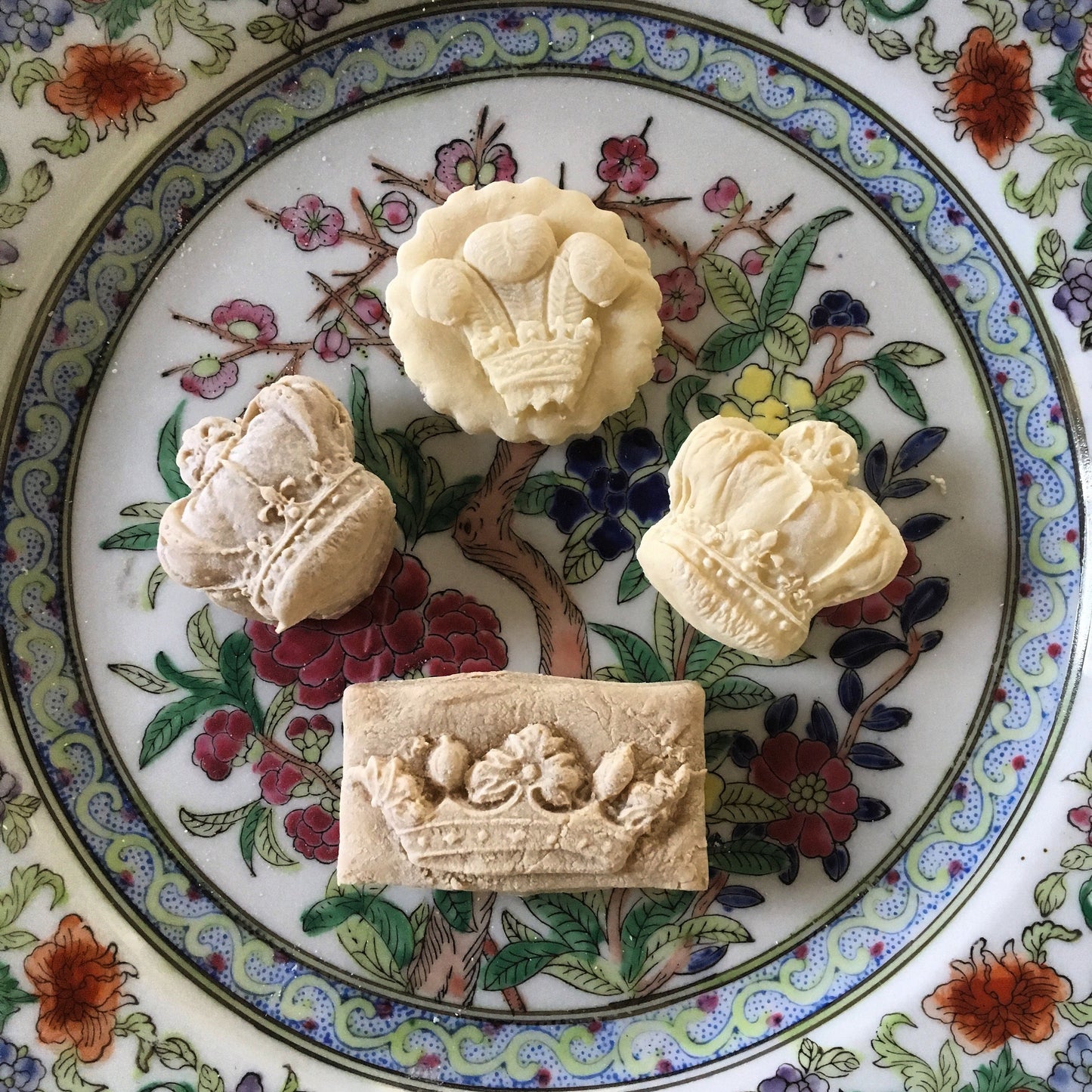 24 King Charles Coronation theme white vanilla teacakes