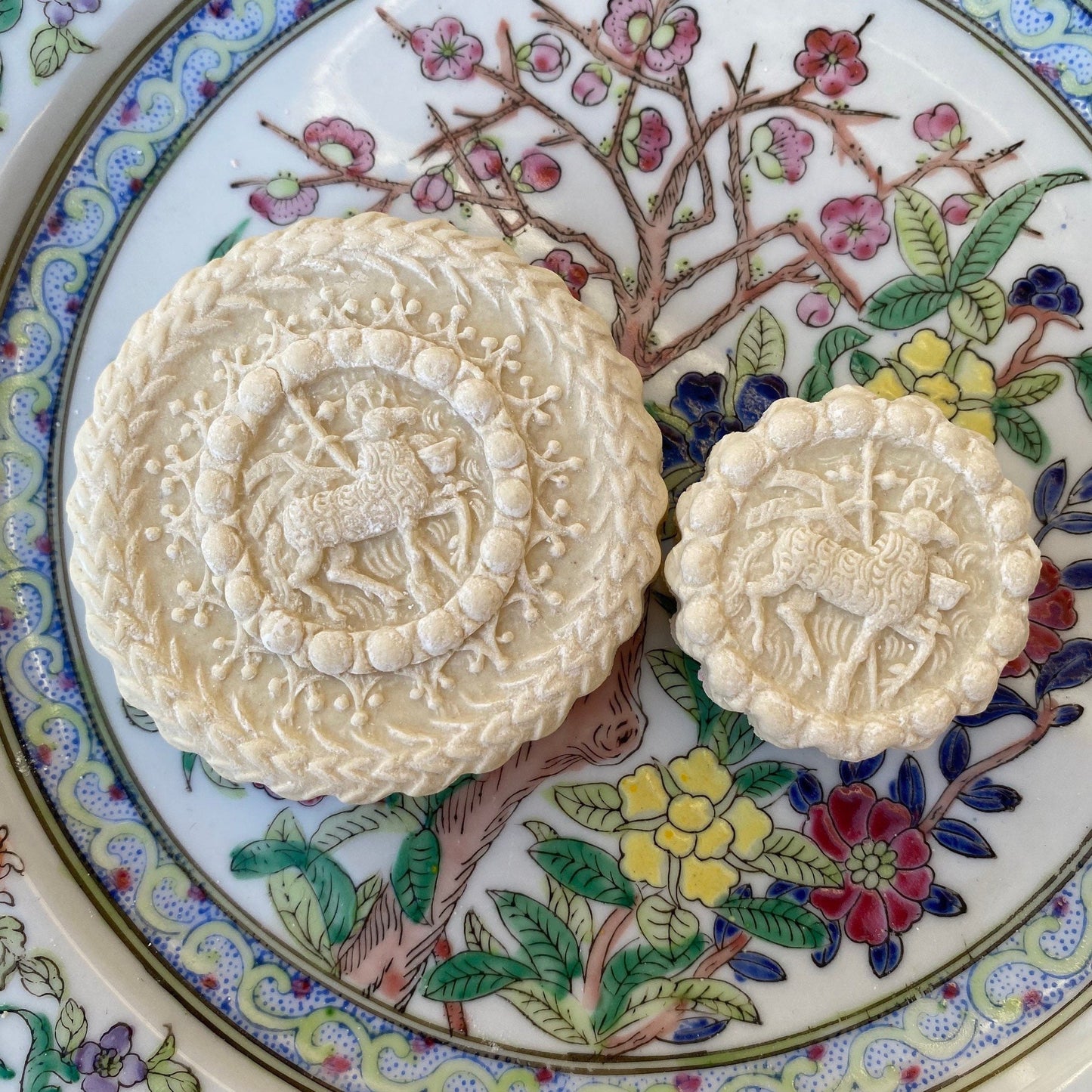 1 Dozen 3” large Pascal Easter Lambs *or* 20 1.5” Pascal Easter Lamb springerle teacakes.