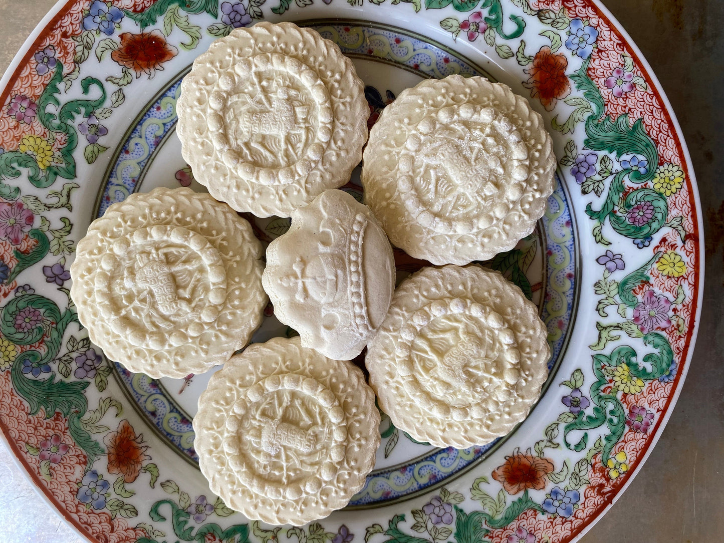 1 Dozen 3” large Pascal Easter Lambs *or* 20 1.5” Pascal Easter Lamb springerle teacakes.