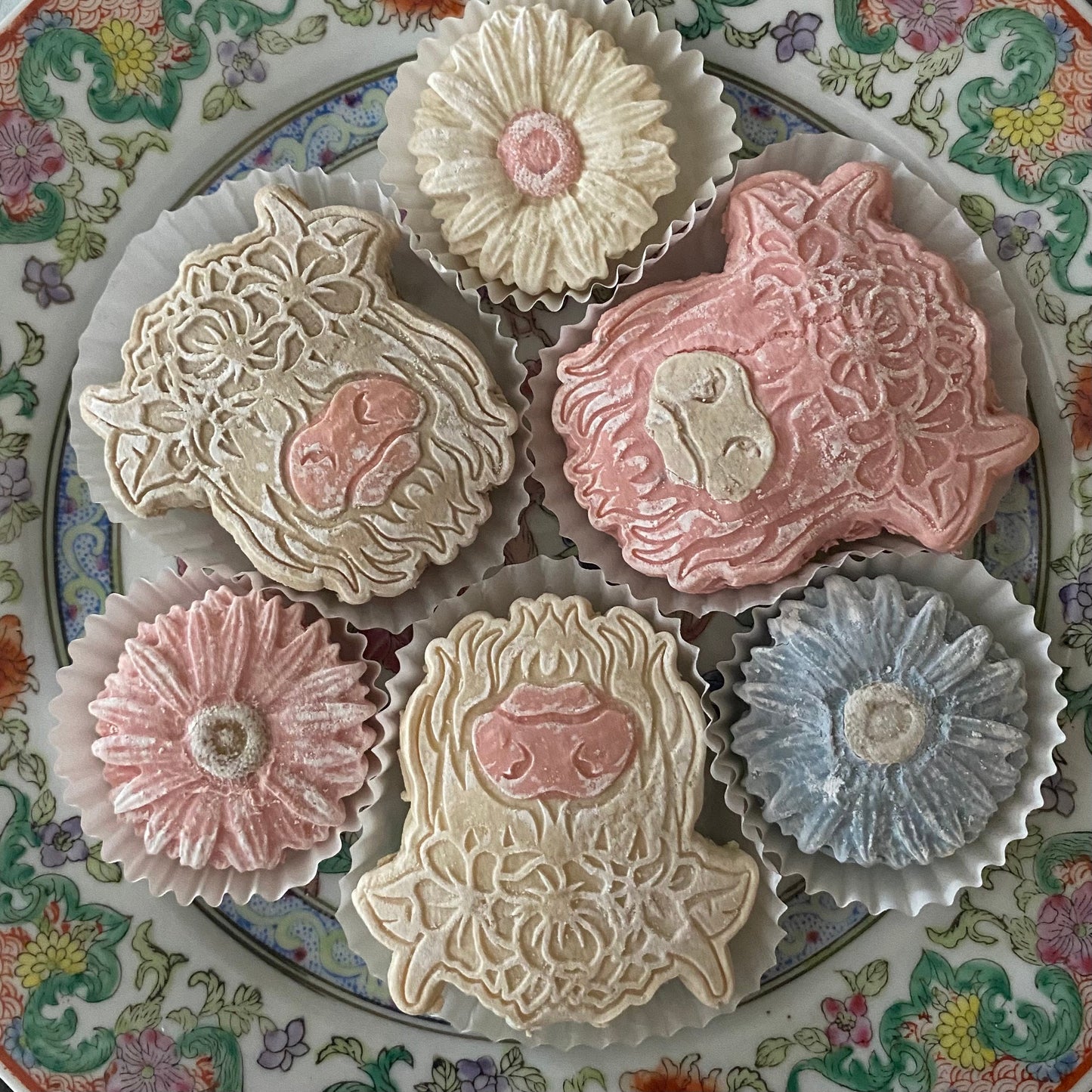 1 Dozen Spring Baby chick and nest Springerle Southern Tea Cake Daisy highland cow cookies Farm Baby Bridal Baptism Wedding Shower
